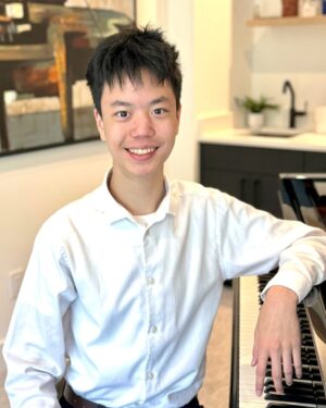 Headshot: Aaron-Hsiao