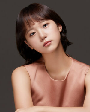 Headshot: Anne-headshot