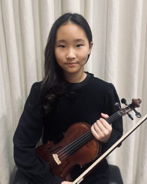 Headshot: Esthers-headshot